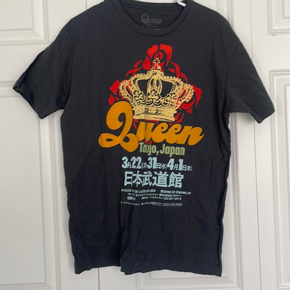 VINTAGE Queen Tokyo tour shirt